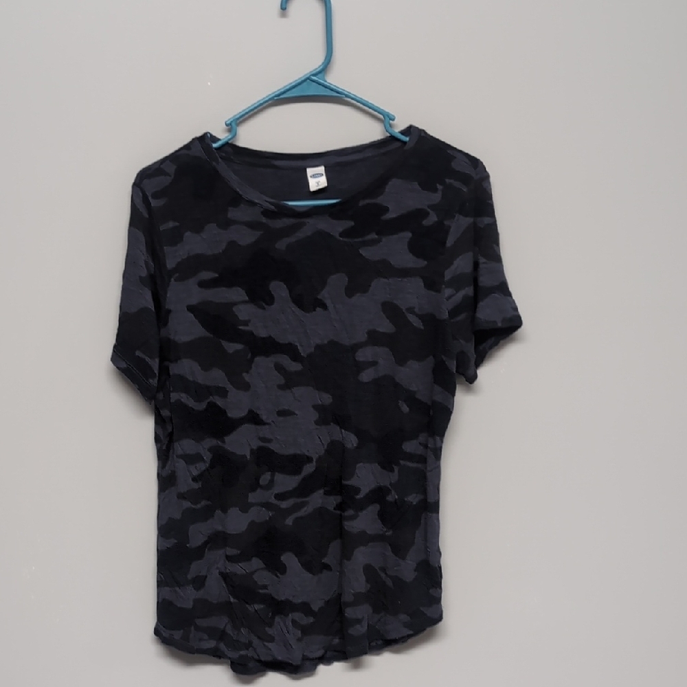 Old Navy Black and Gray Camo Short Sleeve Tee